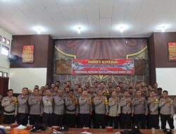 Bhabinkamtibmas Menerima Arahan Dari Kapolres Tebo