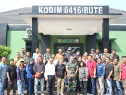 Dandim 0416/Bungo Tebo Letkol Inf Arief Widyanto melaksanakan kegiatan coffee morning bersama insan pers di Kabupaten Bungo