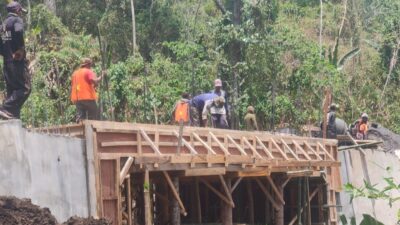 Pelaksana  Proyek Pembangunan Jembatan  Lebak harjo Kabur Dari  Awak  Media
