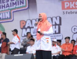Hj. Nevi Zuairina Ajak Masyarakat Bantu PKS di TPS 