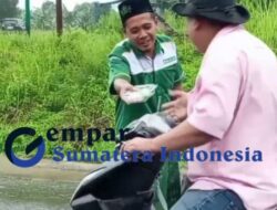 Ari Saputra Pimpin Berbagi Takjil Gratis Di Simpang STU Lintas Timur