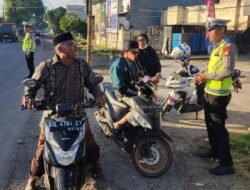 Saat Pengaturan Pagi, Satlantas Polres Takalar Tegur Secara Humanis Pelanggar Lalu Lintas