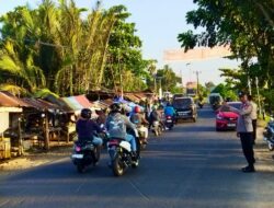 Guna Kelancaran Arus Lalu Lintas, Anggota Polsek Galut Polres Takalar Lakukan Pengaturan