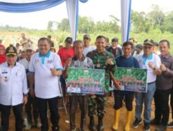 Dandim 0416/Bute Ikut Panen Raya Cabe Dengan Petani Mangun Jayo