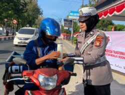 Sambut HUT Polwan Ke 76, Polwan Polres Takalar Pengaturan Lalin dan Ajak Pengguna Jalan Raya Tertib Berlalu Lintas