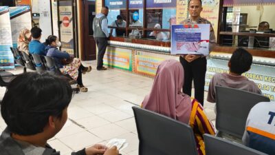 Cooling System, Satlantas Polres Siak Sampaikan Pesan Pemilu Damai kepada Pengunjung Samsat Perawang