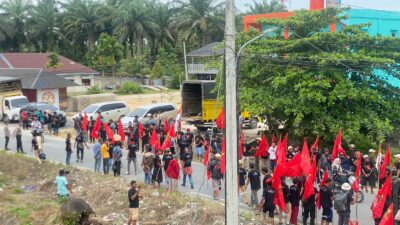 Aksi Jalan Kaki 1300 KM  Perwakilan Petani Riau dan Petani Jambi  Dari Riau Ke Jakarta Menuju Istana Negara RI