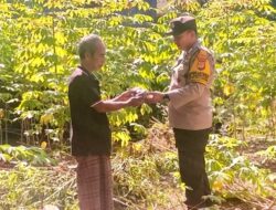 Bhabinkamtibmas Sabintang Berikan Bantuan Bibit Sayuran Untuk Dukung Program Swasembada Pangan