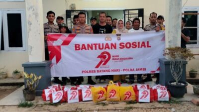 Memperingati HUT Bhayangkara ke- 79 polri serahkan bansos ke masarakat Kecamatan batin XXIV Kabupaten Batanghari