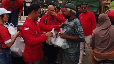 Pemuda Batak Bersatu Provinsi Jambi Berbagi Takjil Geratis