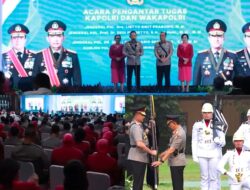 Momen pelepasan mantan Kapolri Jenderal Listyo Sigit Prabowo dan mantan Wakapolri Jenderal Dedi Prasetyo